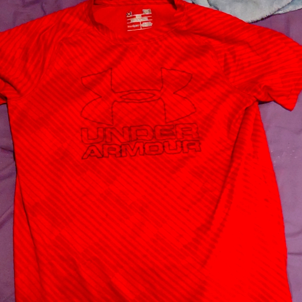 Boys large under armor tee